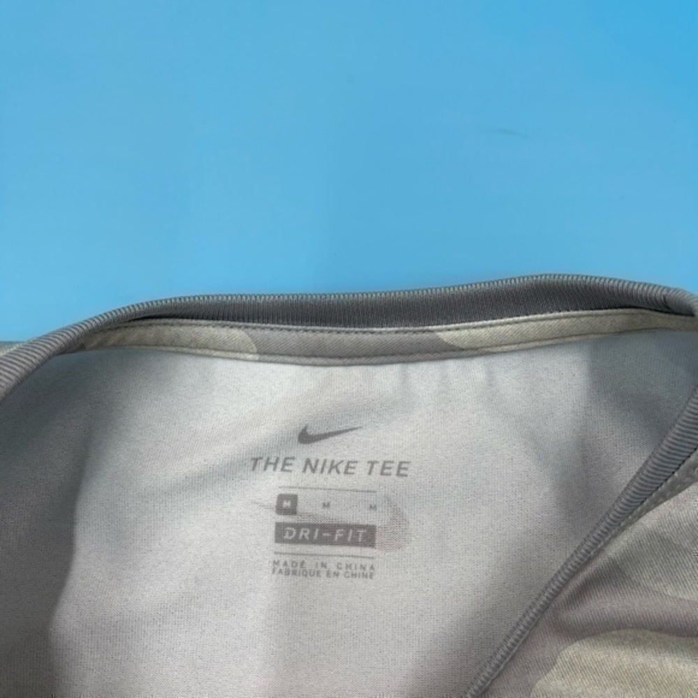 LIKE NEW! Nike Active Tank Top - Picture 3 of 3